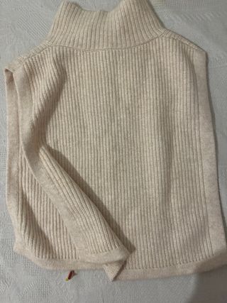 Jersey Kiabi cuello alto botones beige