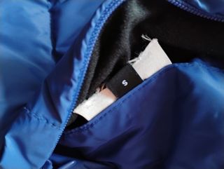 Chamarra acolchada azul para hombre