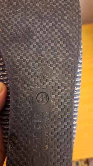 Zapatillas de casa azul y beige