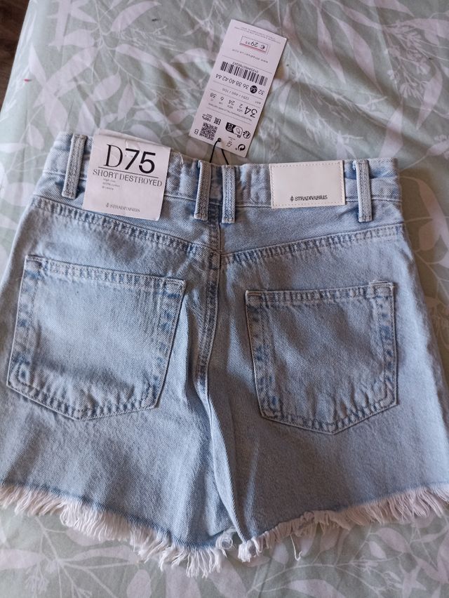Shorts vaqueros con pedrería Stradivarius Talla 34