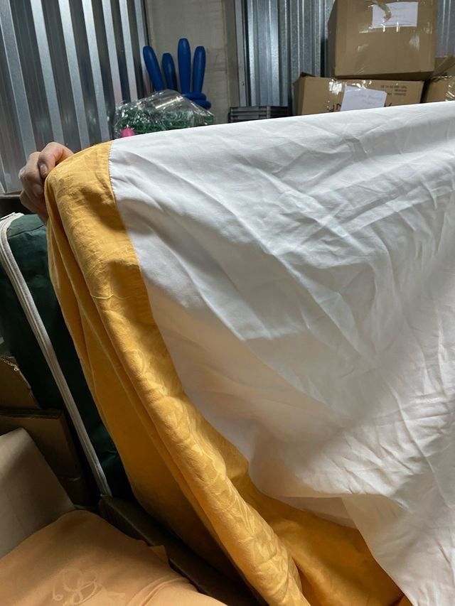 Lote variado de hostelería ,mantelerías,platos,etc