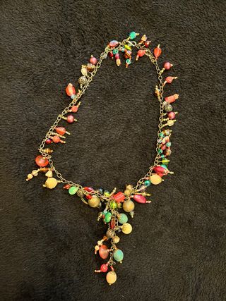 Collar de bisutería con cuentas