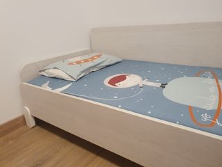 Cama infantil con barrera protectora.  140 x 70
