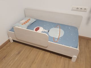 Cama infantil con barrera protectora.  140 x 70