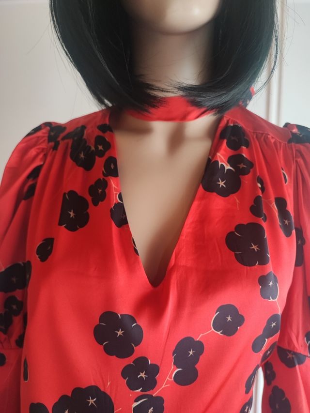 VESTIDO Minueto Rojo con Estampado Floral Negro