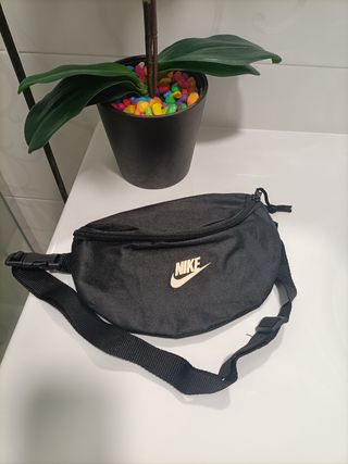 Riñonera Nike Negra