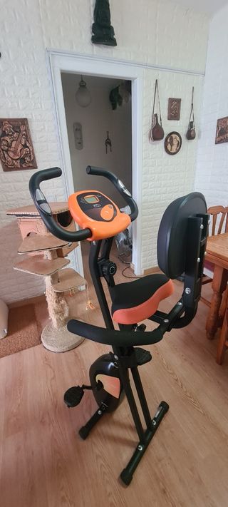 Bicicleta estática con pantalla LED