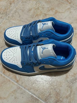 Zapatillas Azul y Blanco