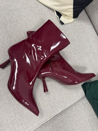 Botines rojos charol tacón fino