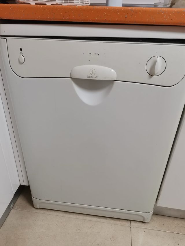 Lavavajillas Indesit Blanco, como nuevo, poco uso