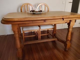 Mesa comedor extensible, 2,35m,se regalan 4 sillas