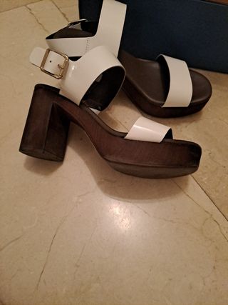 Sandalias Gloria Ortiz blancas 