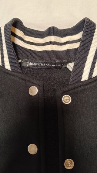 Chaqueta Stradivarius Negra y Blanca Talla S
