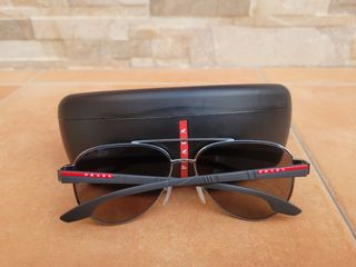 Gafas de sol Prada plateadas y negras