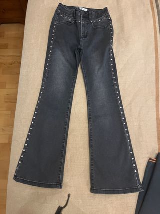 Pantalón flare vaquero con tachuelas Brownie