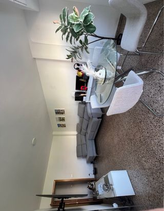Habitación para persona sola en piso compartido.