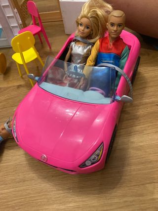 Coche Barbie con Barbie y Ken