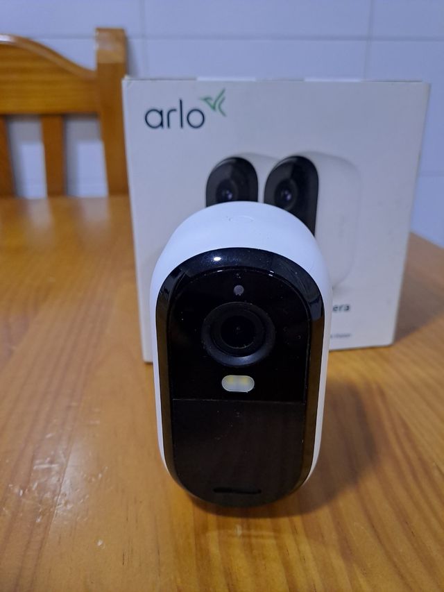 Cámara Arlo Essential Exterior 2ª Gen