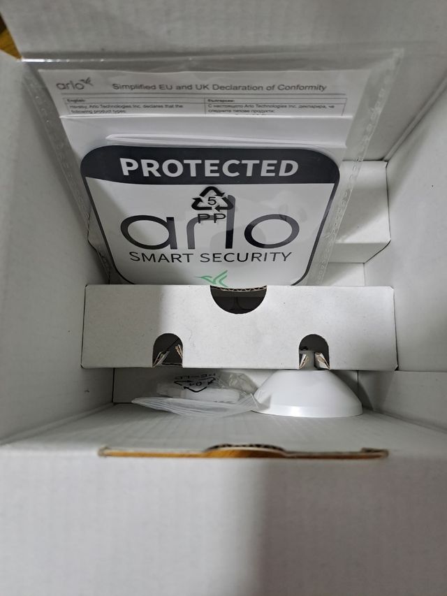 Cámara Arlo Essential Exterior 2ª Gen