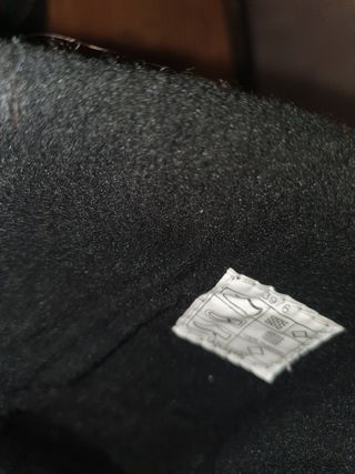 Botas de nieve negras y grises