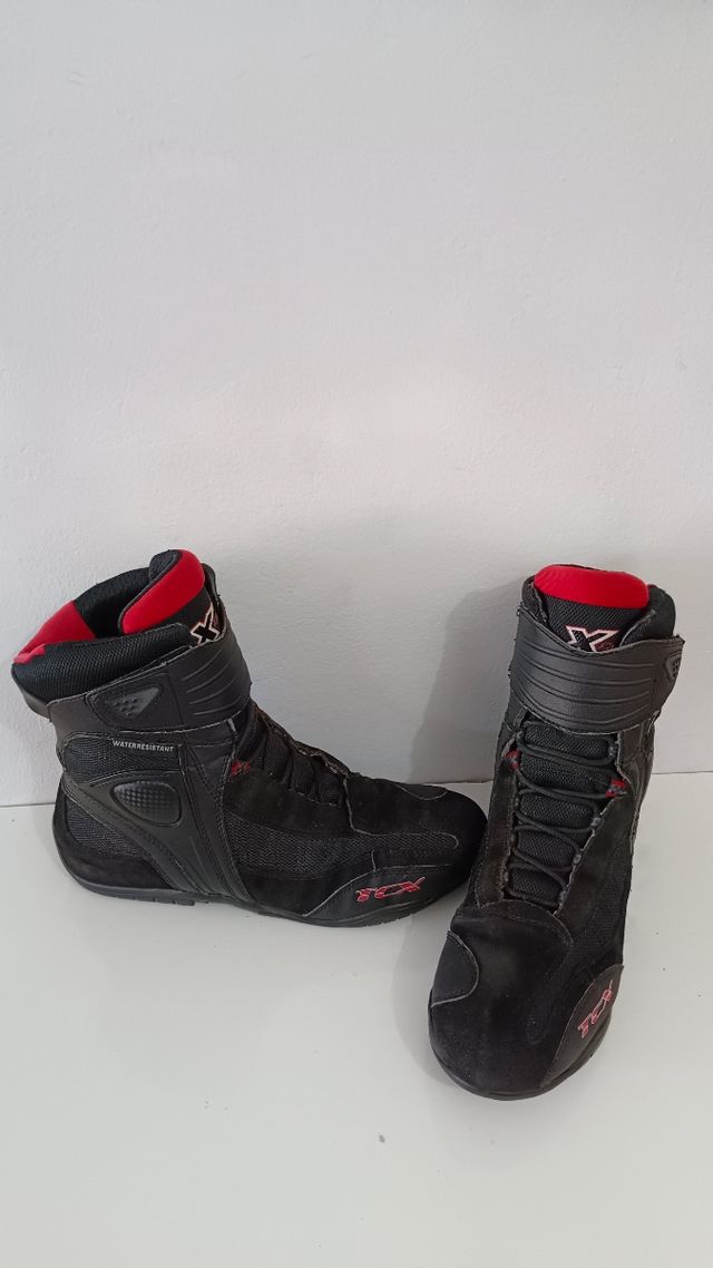 Zapatillas Moto TCX Negras y Rojas