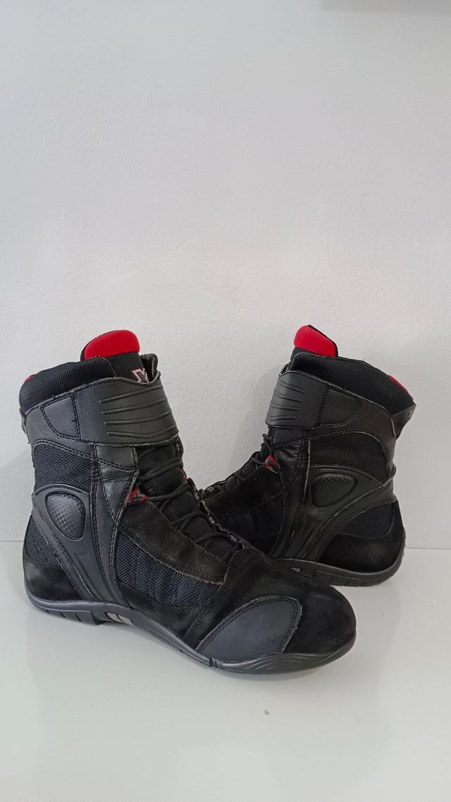 Zapatillas Moto TCX Negras y Rojas