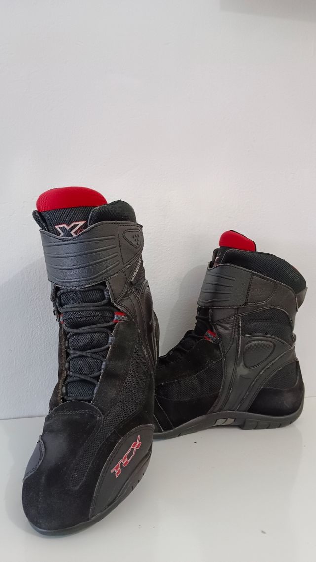 Zapatillas Moto TCX Negras y Rojas
