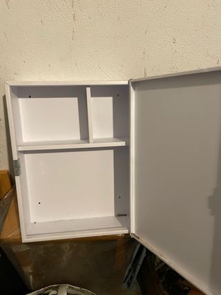 Botiquín de pared metálico