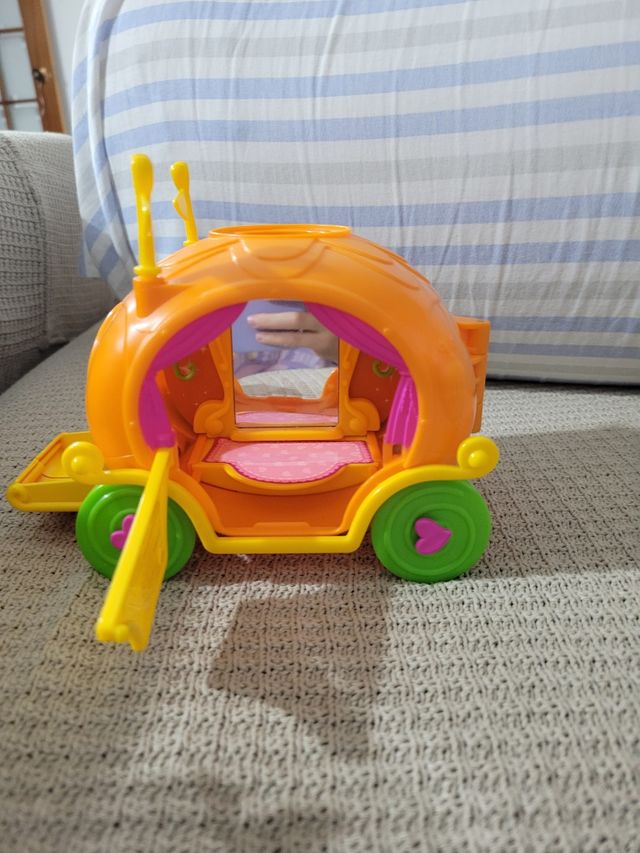 Carruaje de Juguete con Muñeca