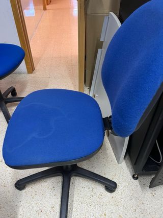 Silla de oficina azul de tela