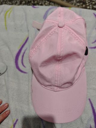 Gorra rosa para niña