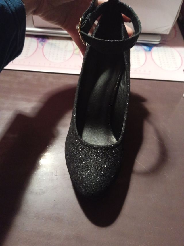Zapatos de fiesta negros con brillos