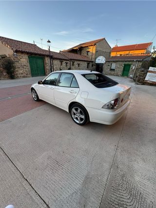 Lexus IS 2000