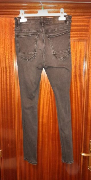 Pantalón vaquero negro