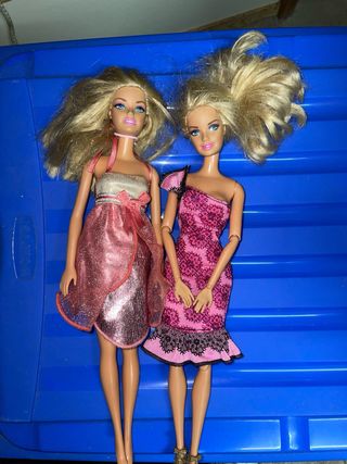 Muñecas Barbie con vestidos