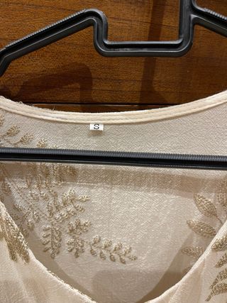 Conjunto top y shorts estampado hojas dorado