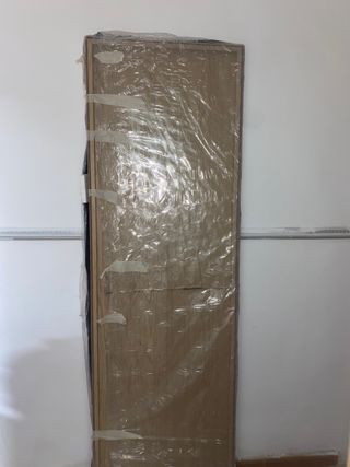 Puerta de madera nueva sin usar