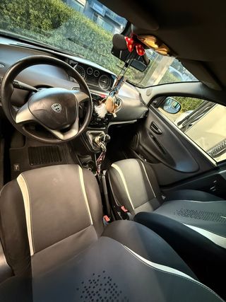 Lancia Ypsilon 2014