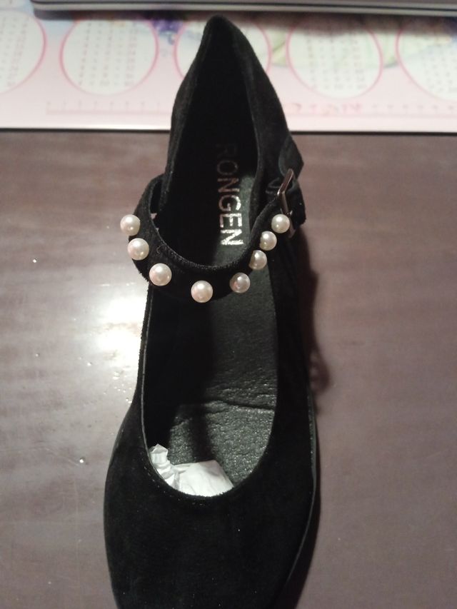 Zapatos de fiesta negros con perlas