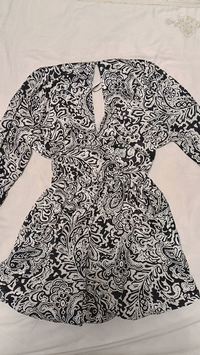 Mono corto Zara estampado blanco y negro T.M