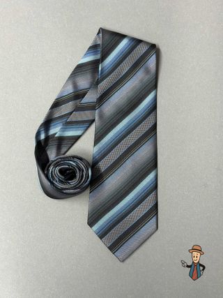 Corbata de rayas diagonales