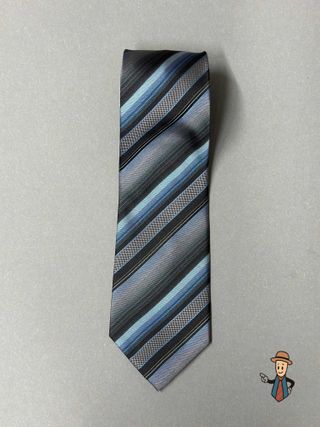 Corbata de rayas diagonales