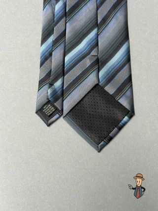 Corbata de rayas diagonales