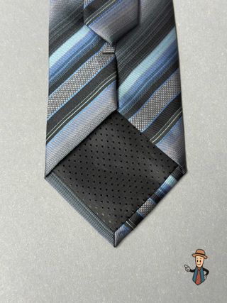 Corbata de rayas diagonales