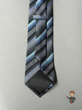 Corbata de rayas diagonales