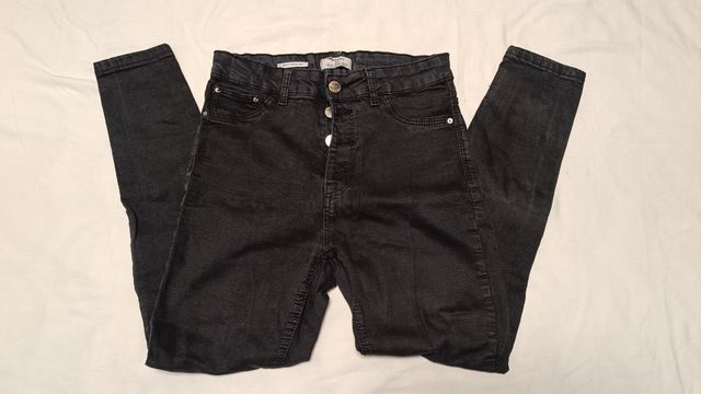 Vaqueros Bershka negros talla 40