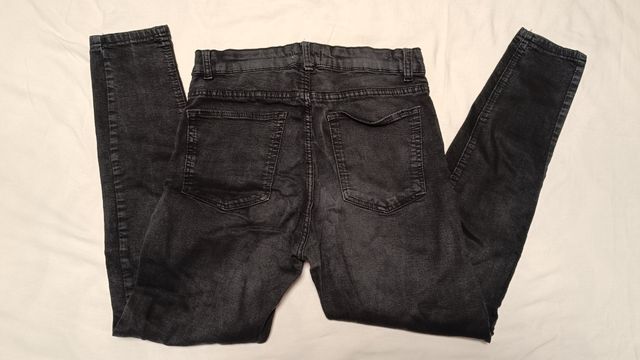 Vaqueros Bershka negros talla 40