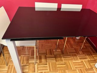 Mesa comedor cristal templado.
4 sillas de regalo 