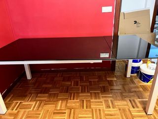 Mesa comedor cristal templado.
4 sillas de regalo 