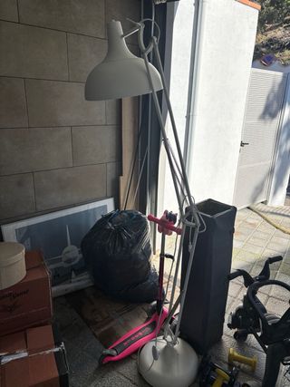 Lámpara de pie blanca IKEA